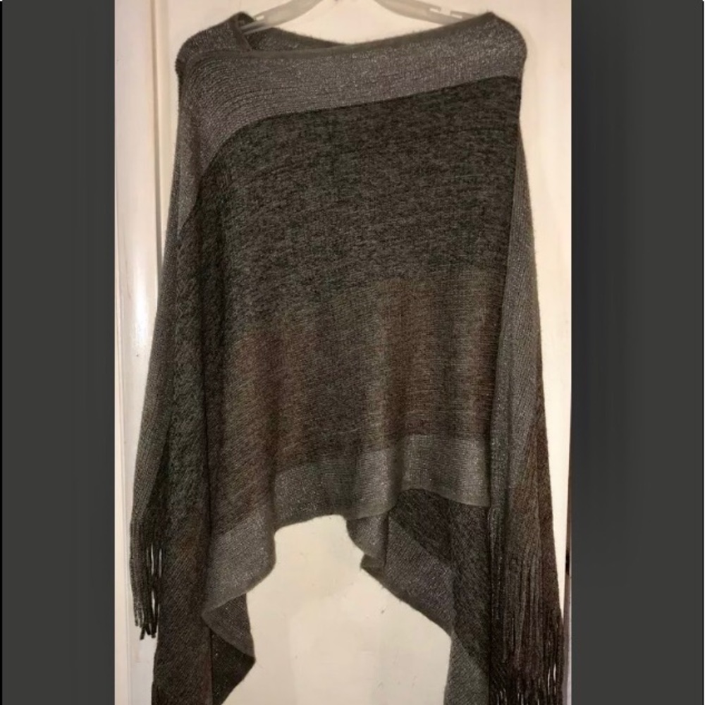 Jack and Missy Woman’s knit poncho one size New with tags